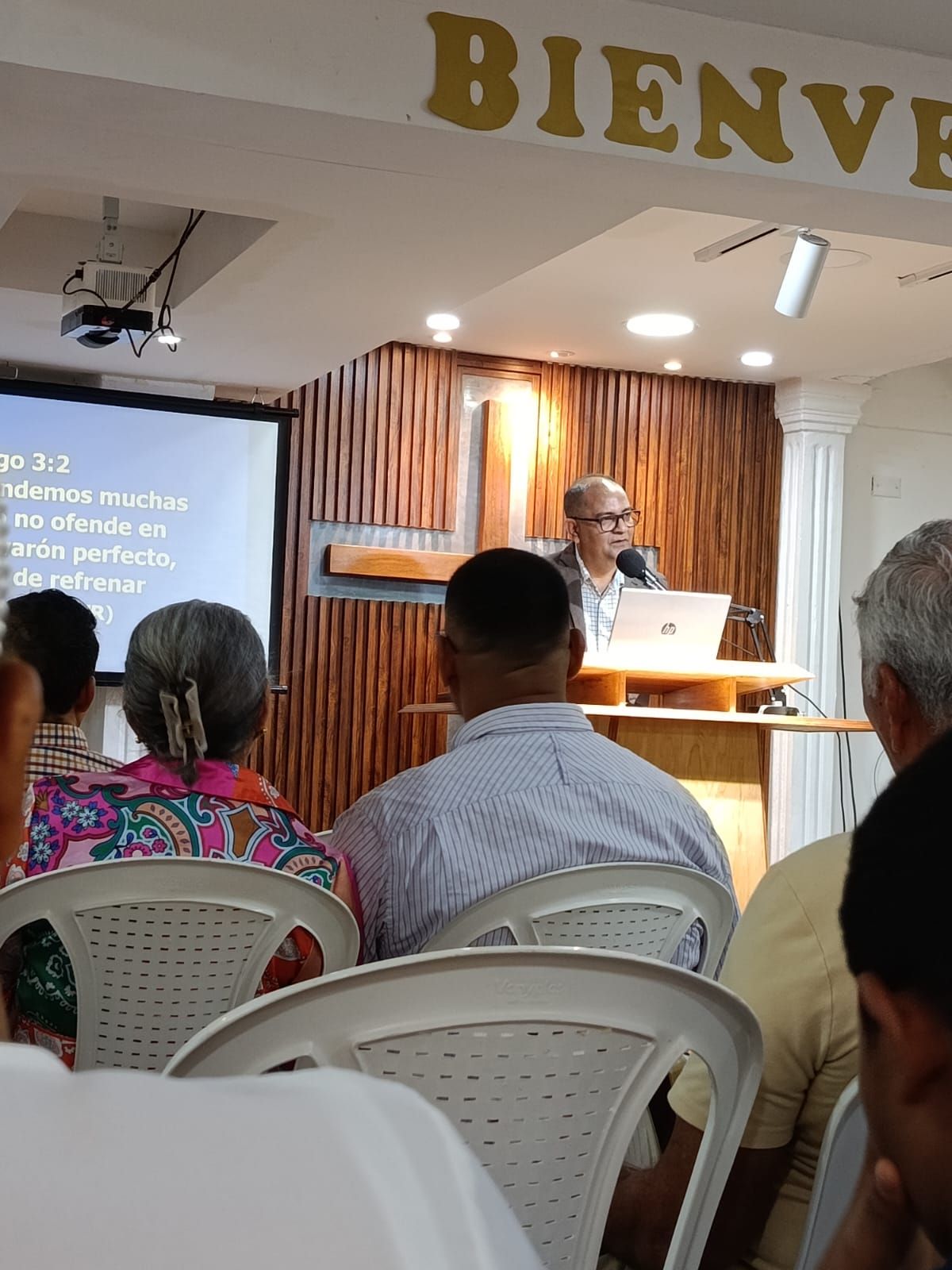 Servicio de la congregación de la Iglesia Bautista Reformada Cristo Nuevo Pacto